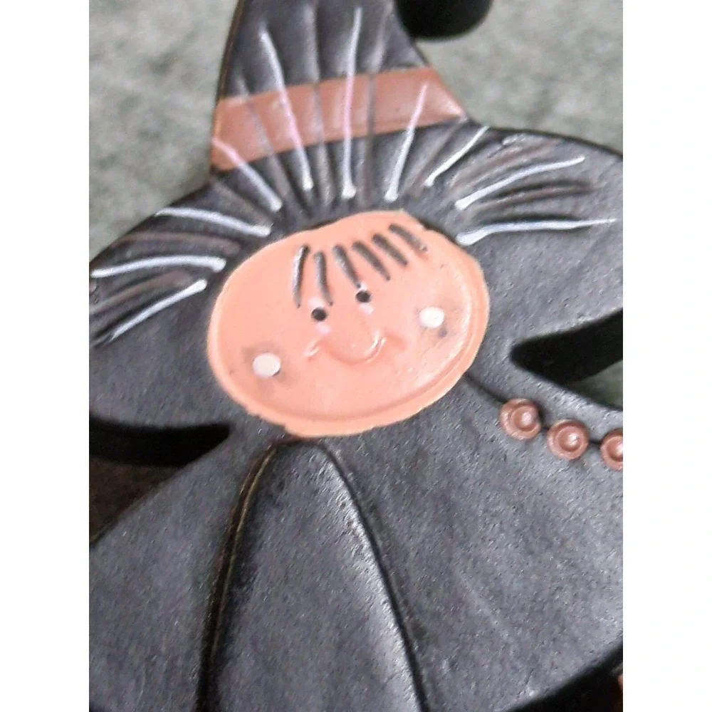 The Unbranded Brand halloween brooch